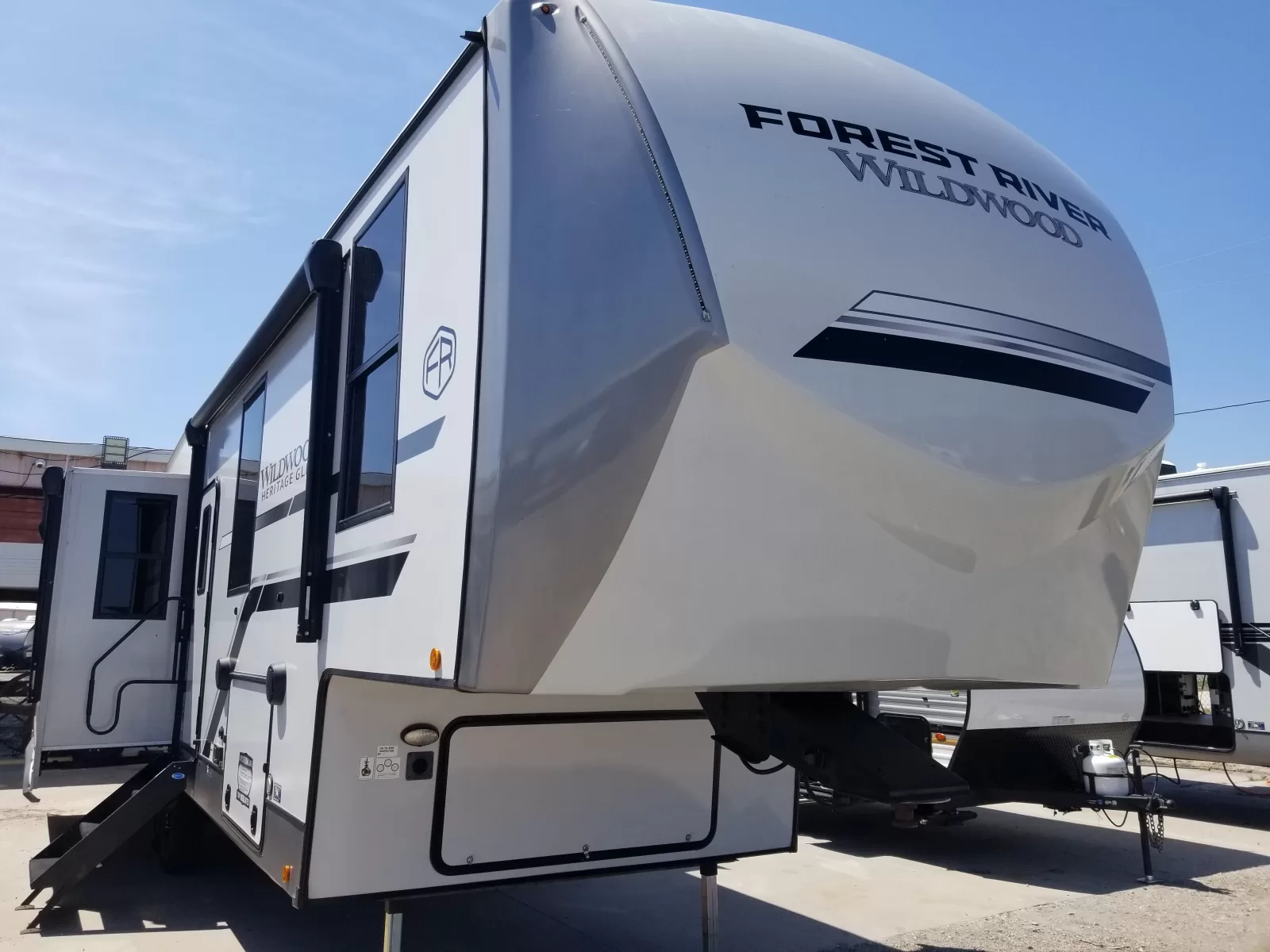 2025 Forest River 325RL Fifth Wheel for sale at Colonia Del Rey RV in Corpus Christi, TX