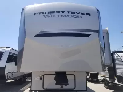 Used 2025 Forest River Wildwood Heritage Glen 325RL — photo 2