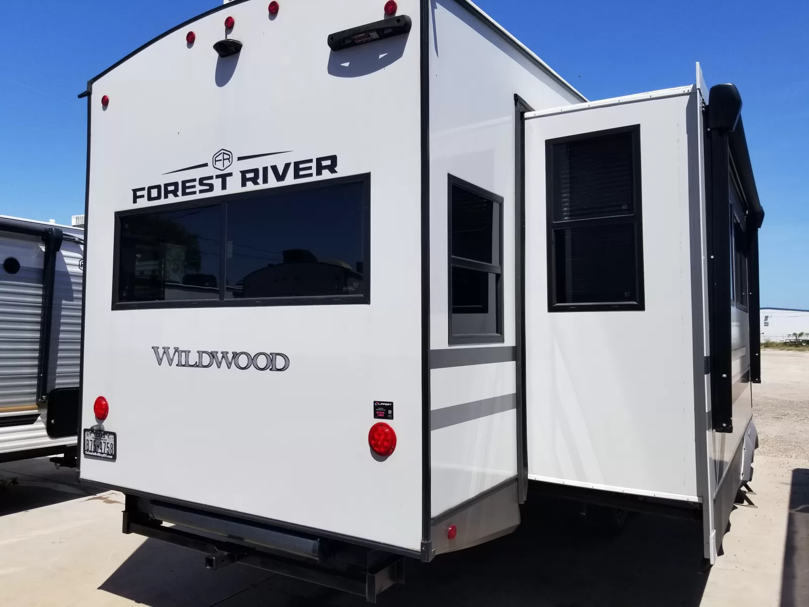 2025 Forest River 325RL Fifth Wheel for sale at Colonia Del Rey RV in Corpus Christi, TX