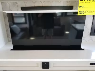 Used 2025 Forest River Wildwood Heritage Glen 325RL — photo 17