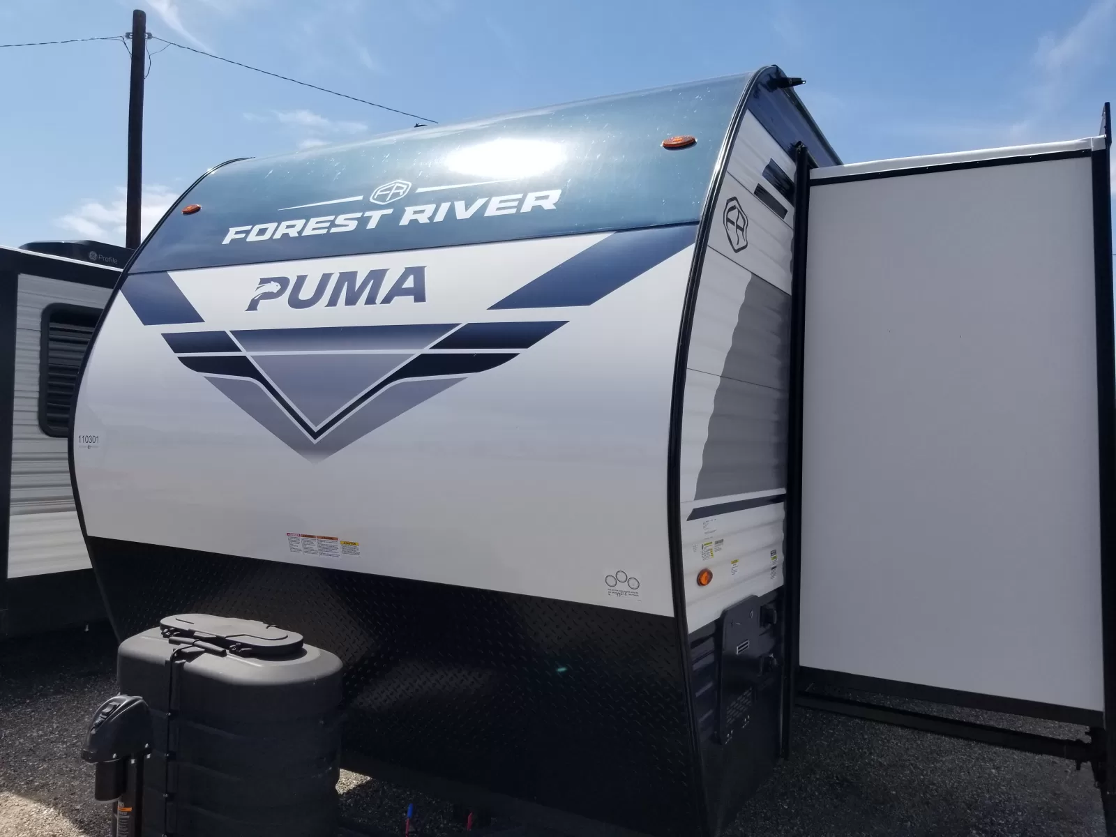 2027 Forest River 32BHFS Travel Trailer for sale at Colonia Del Rey RV in Corpus Christi, TX
