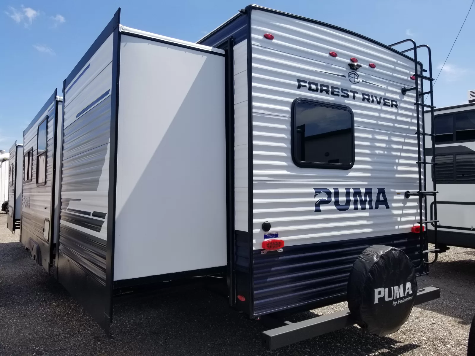2027 Forest River 32BHFS Travel Trailer for sale at Colonia Del Rey RV in Corpus Christi, TX