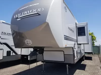 2027 Forest River Wildwood Heritage Glen 380WDR 5th wheel with solar panel and controller and auto leveling system. has built in dishwasher and washer.dryer. — photo 3