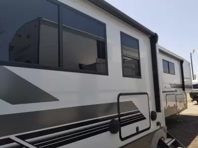 2027 Forest River Wildwood Heritage Glen 380WDR 5th wheel with solar panel and controller and auto leveling system. has built in dishwasher and washer.dryer. — photo 6