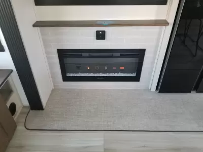 2027 Forest River Wildwood Heritage Glen 380WDR 5th wheel with solar panel and controller and auto leveling system. has built in dishwasher and washer.dryer. — photo 18