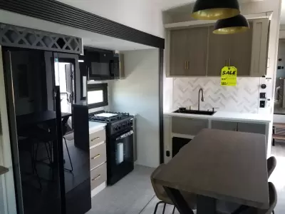 2027 Forest River Wildwood Heritage Glen 380WDR 5th wheel with solar panel and controller and auto leveling system. has built in dishwasher and washer.dryer. — photo 19
