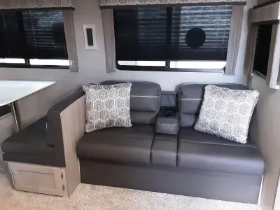 2022 Coachmen Catalina Legacy 343BHTS — photo 9