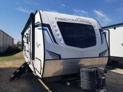 Used 2023 Coachmen Freedom Express 257BHS for sale in Corpus Christi, TX