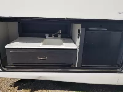 Used 2023 Coachmen Freedom Express 257BHS — photo 10