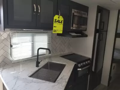 Used 2023 Coachmen Freedom Express 257BHS — photo 14
