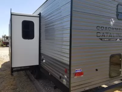 New 2027 Coachmen Catalina Summit 261BHS — photo 4