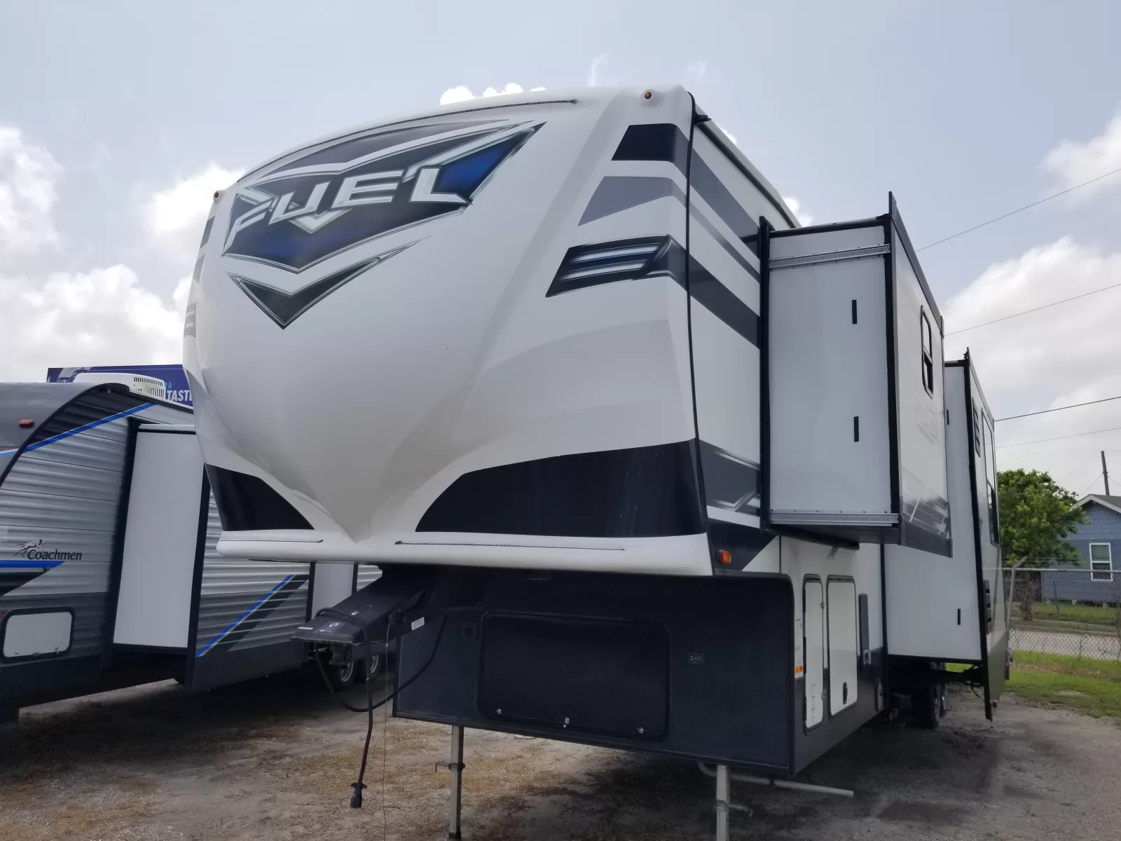 2021 Heartland 362 Fifth Wheel for sale at Colonia Del Rey RV in Corpus Christi, TX